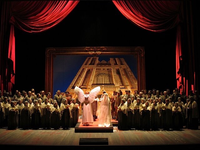 Lohengrin Act 2 © Deutsche Oper Berlin 2012